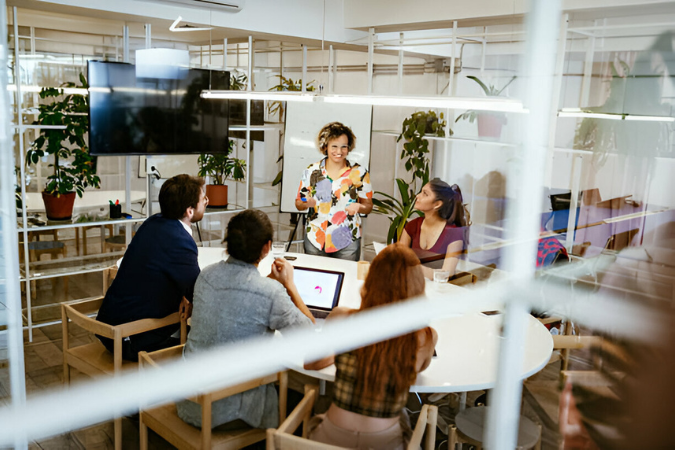 Quais são os benefícios de soluções personalizadas na gestão de projetos?