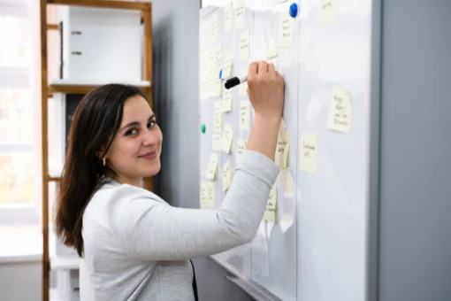 Scrum vs Kanban: qual método escolher para organizar projetos e equipes