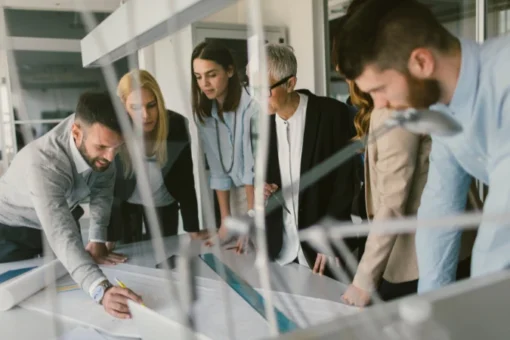 Crescimento de escritórios de arquitetura e engenharia: o que realmente trava a evolução